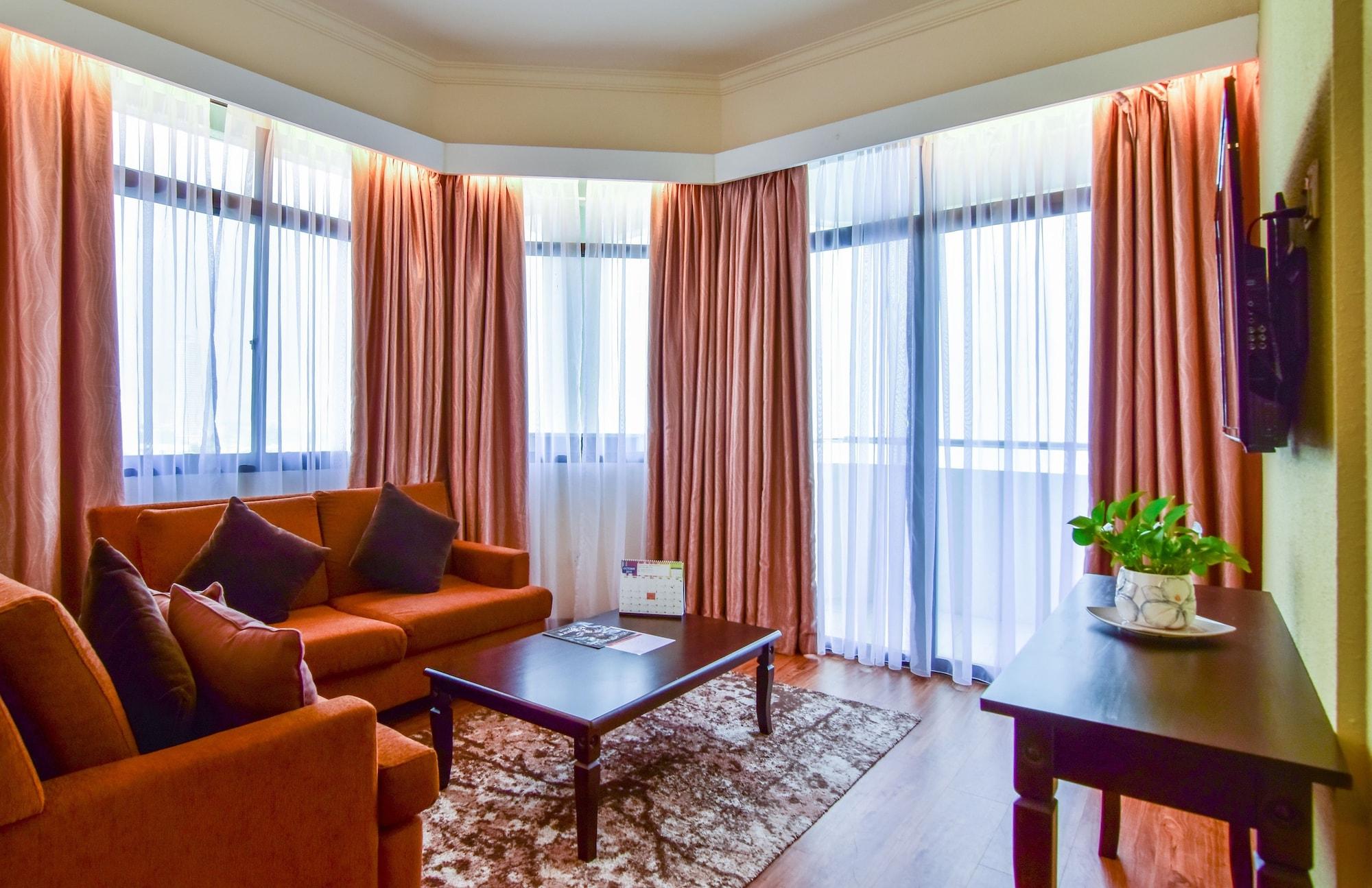 Hotel Sentral Seaview @ ​Beachfront Tandzsung Bungah Kültér fotó