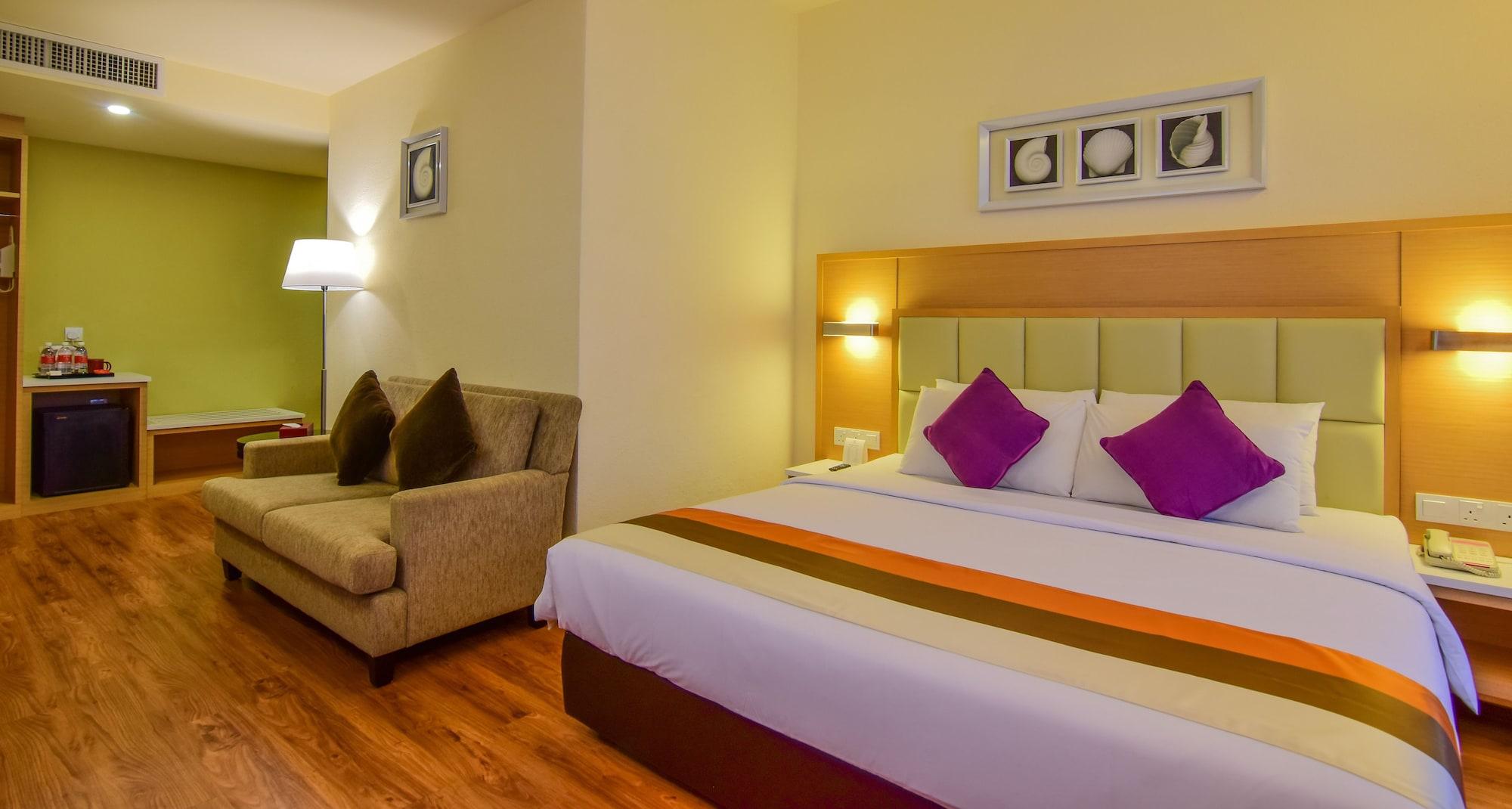 Hotel Sentral Seaview @ ​Beachfront Tandzsung Bungah Kültér fotó