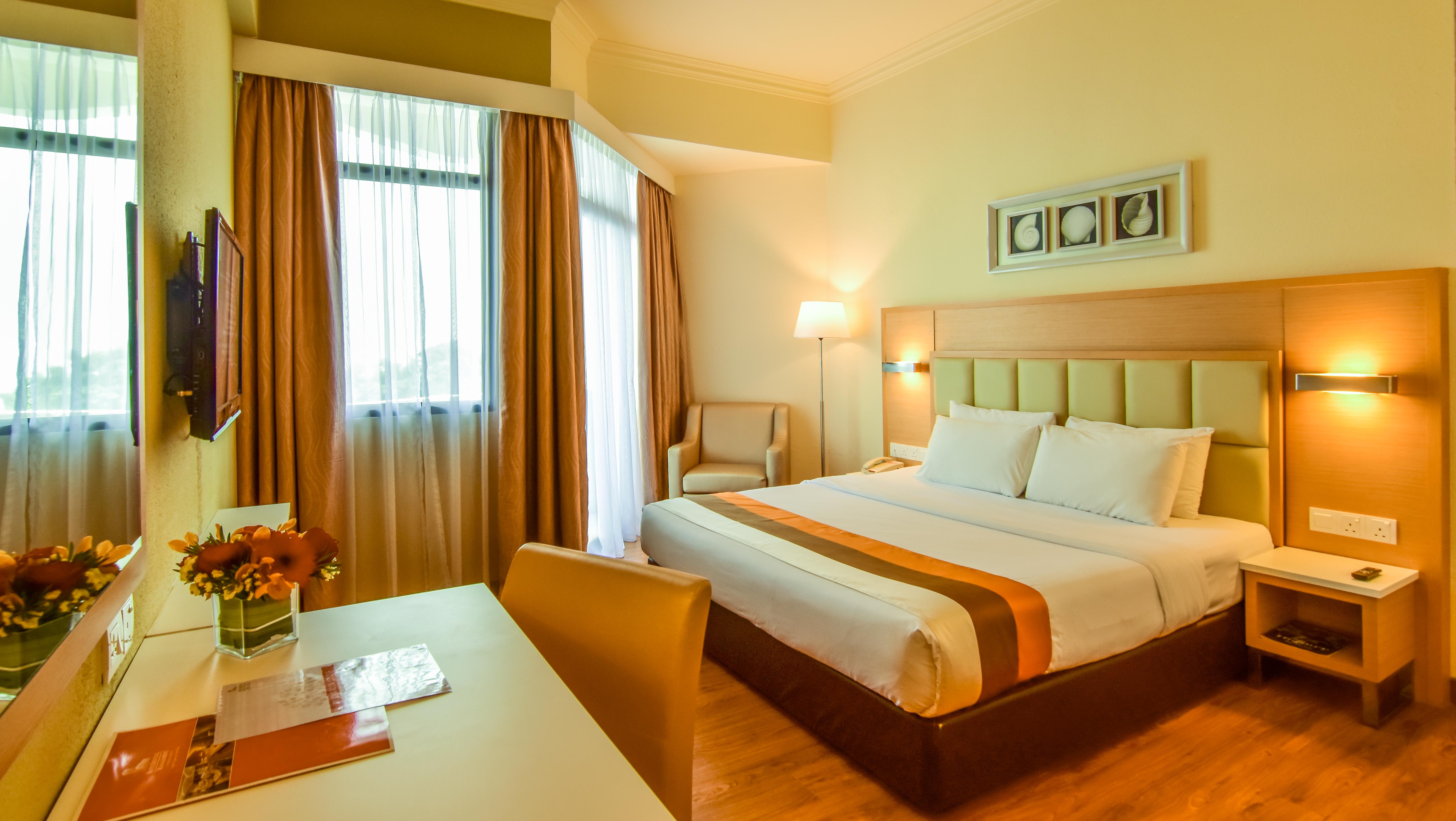 Hotel Sentral Seaview @ ​Beachfront Tandzsung Bungah Kültér fotó