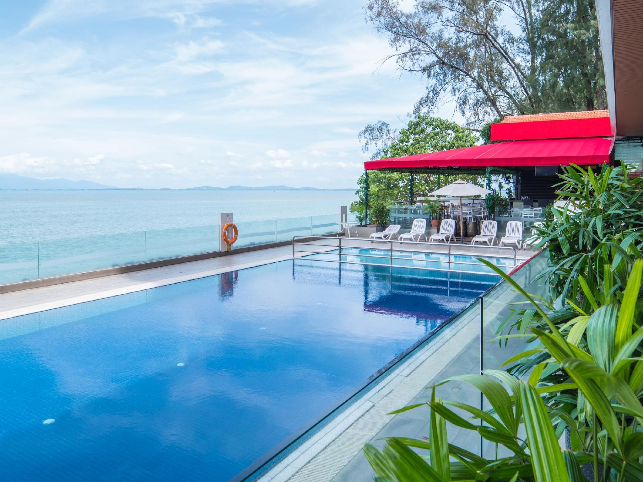Hotel Sentral Seaview @ ​Beachfront Tandzsung Bungah Kültér fotó