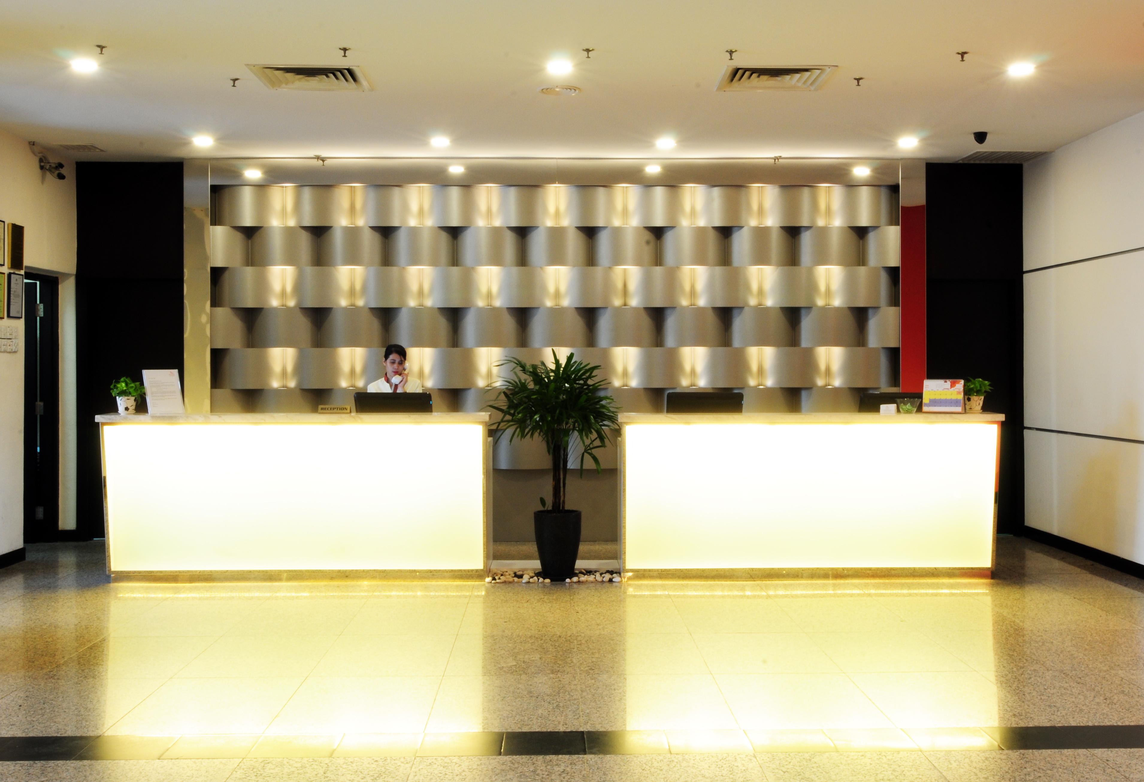 Hotel Sentral Seaview @ ​Beachfront Tandzsung Bungah Kültér fotó