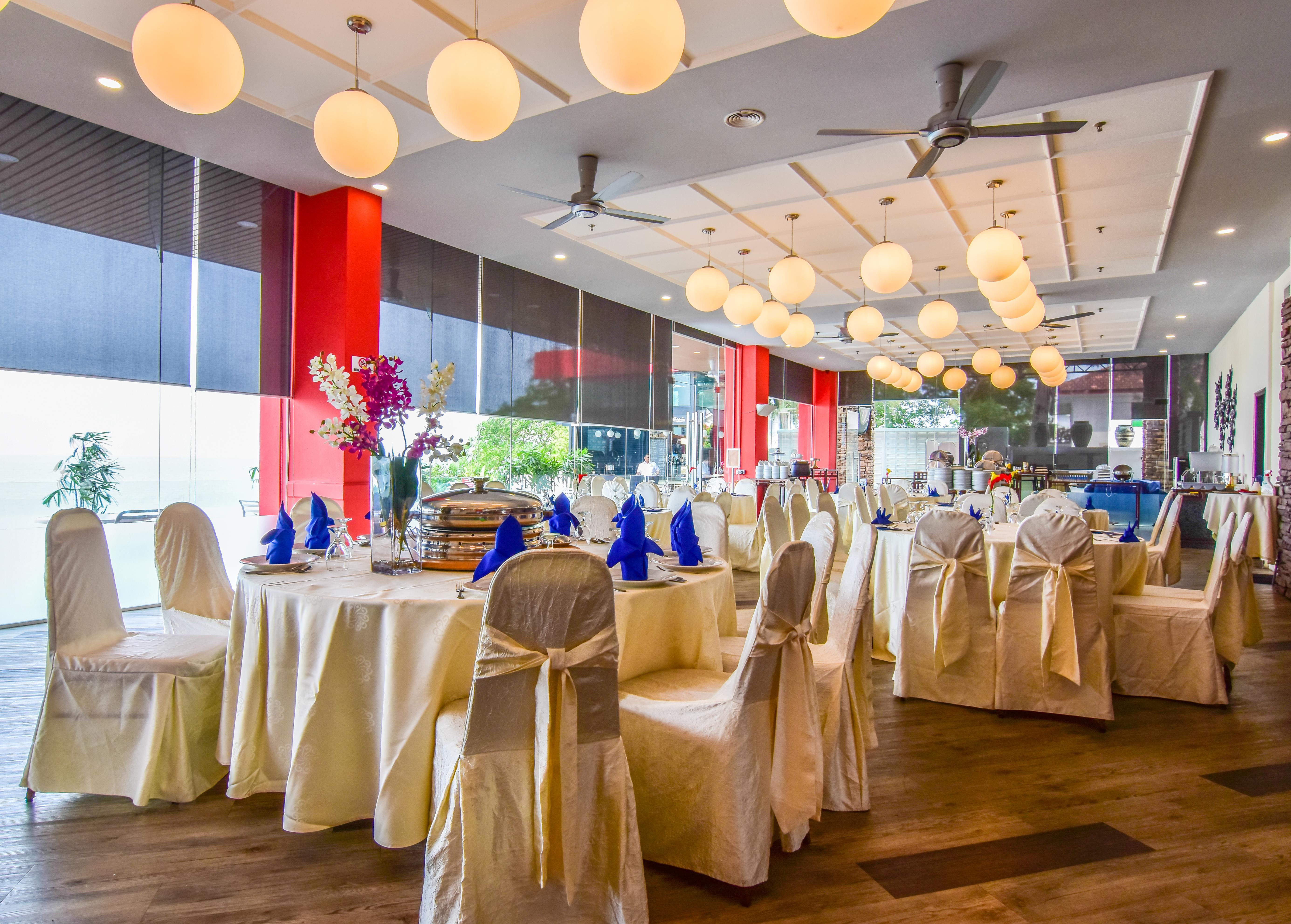 Hotel Sentral Seaview @ ​Beachfront Tandzsung Bungah Kültér fotó