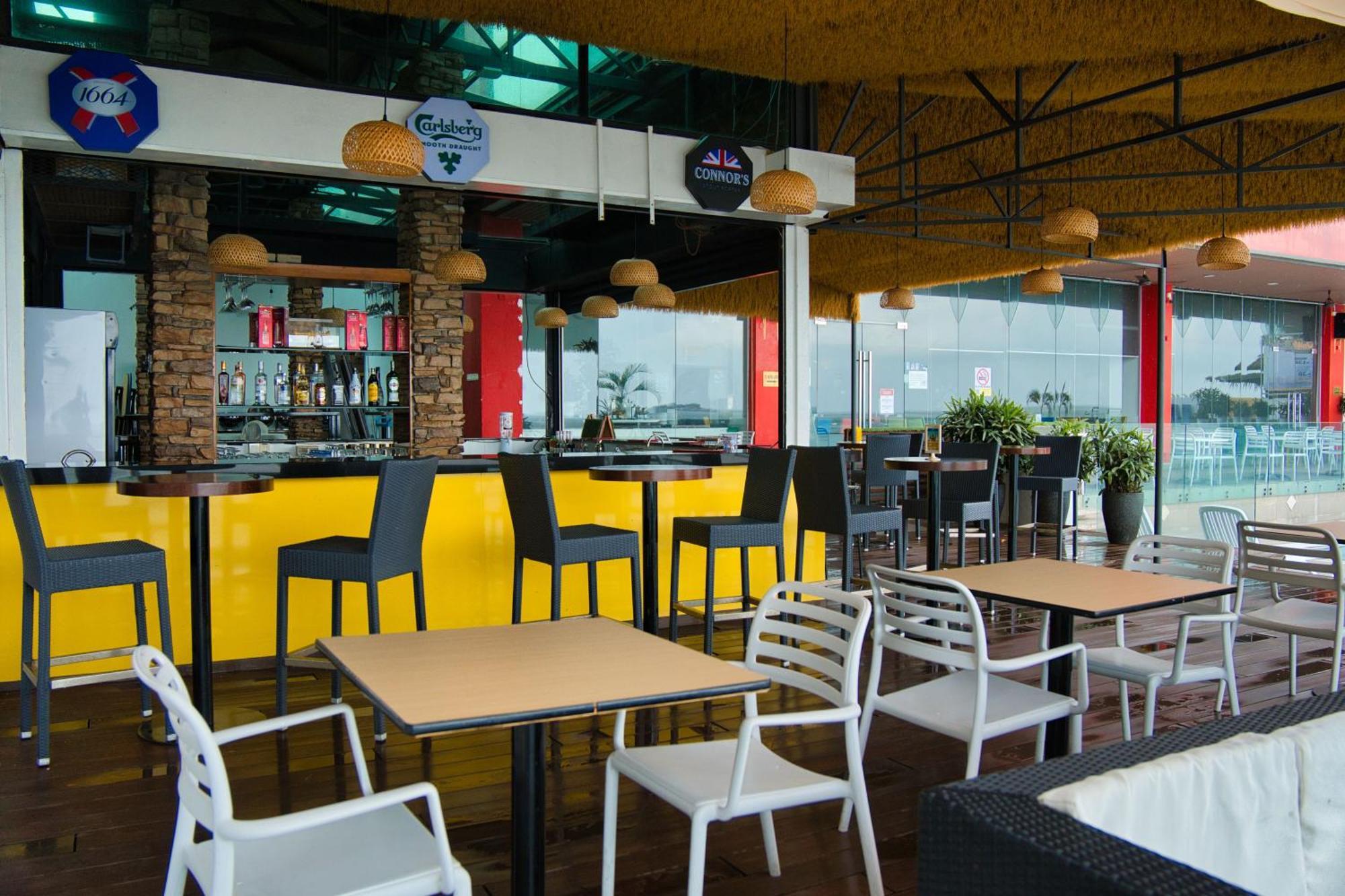 Hotel Sentral Seaview @ ​Beachfront Tandzsung Bungah Kültér fotó