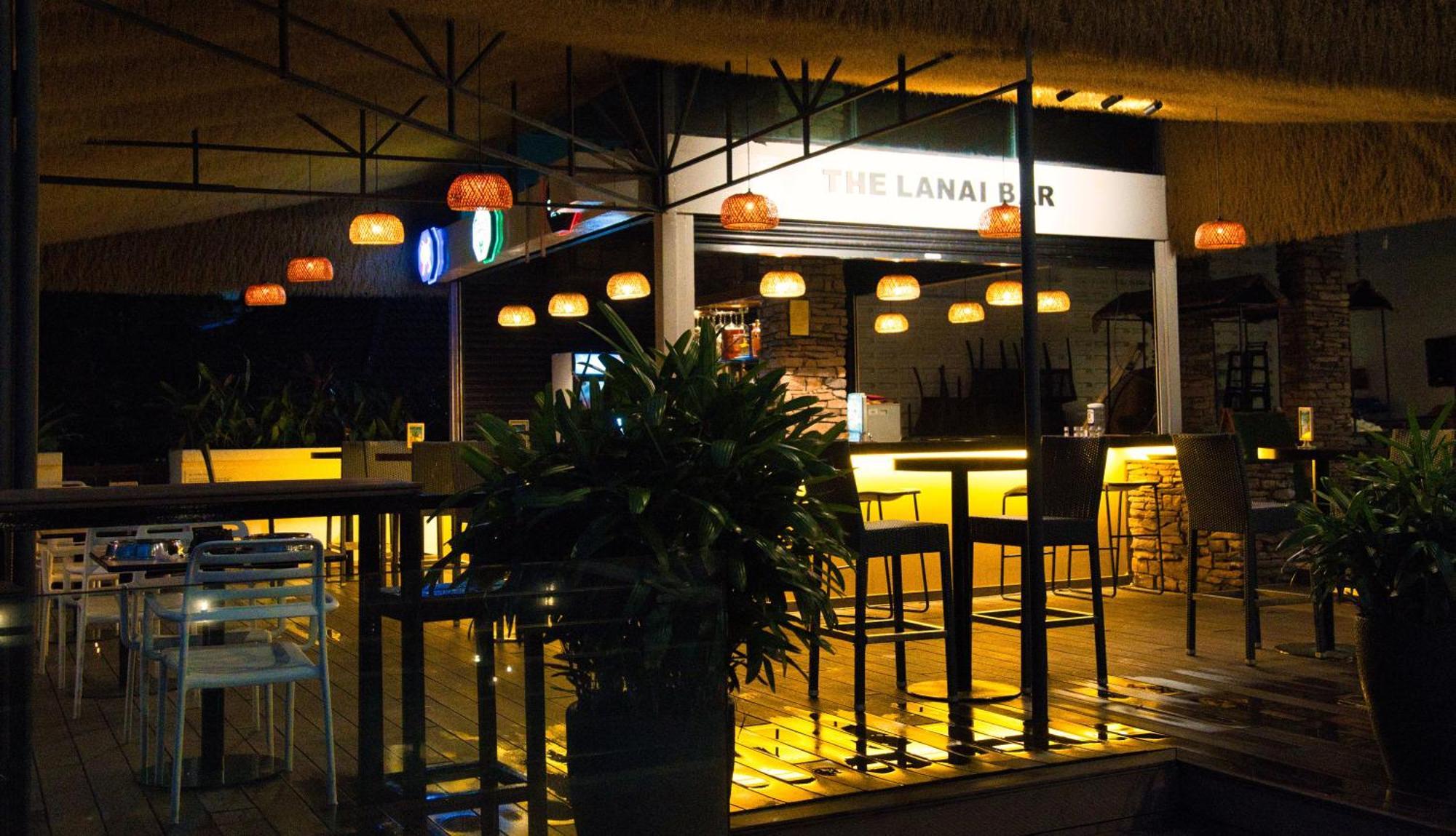 Hotel Sentral Seaview @ ​Beachfront Tandzsung Bungah Kültér fotó