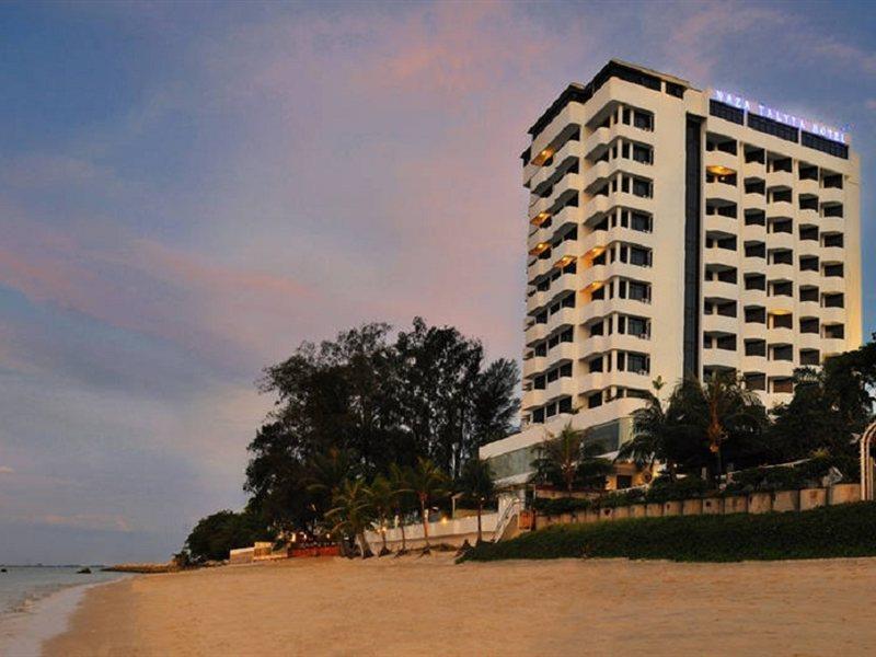 Hotel Sentral Seaview @ ​Beachfront Tandzsung Bungah Kültér fotó