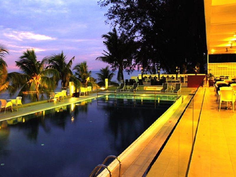 Hotel Sentral Seaview @ ​Beachfront Tandzsung Bungah Kültér fotó