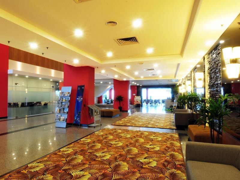 Hotel Sentral Seaview @ ​Beachfront Tandzsung Bungah Kültér fotó