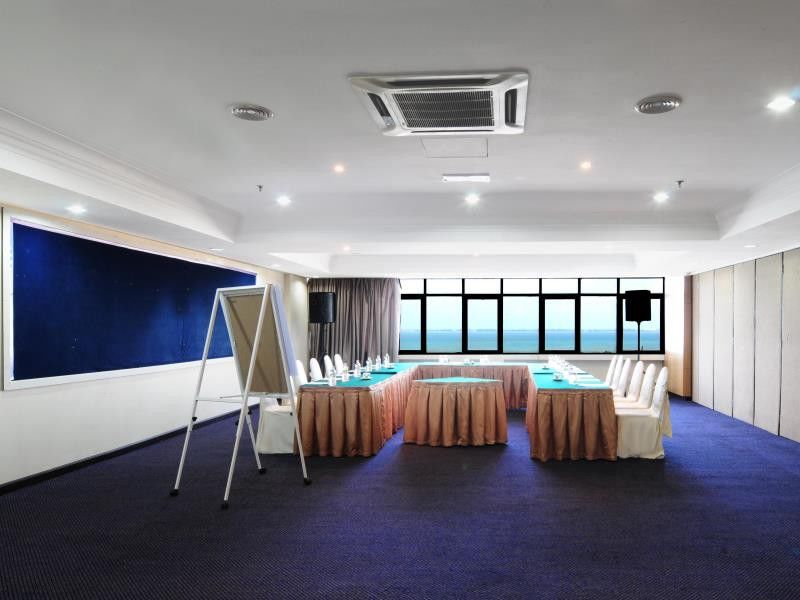 Hotel Sentral Seaview @ ​Beachfront Tandzsung Bungah Kültér fotó